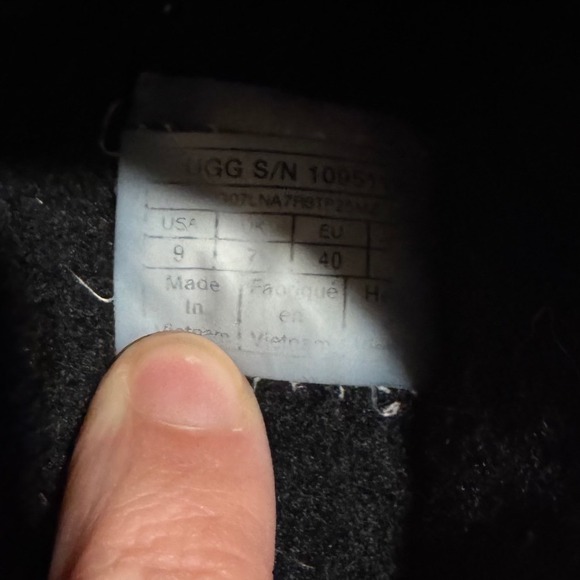 UGG Fluff Yeah Slide Slippers Black Sheepskin Fur Elastic Strap Women's Size 9 - Picture 8 of 8